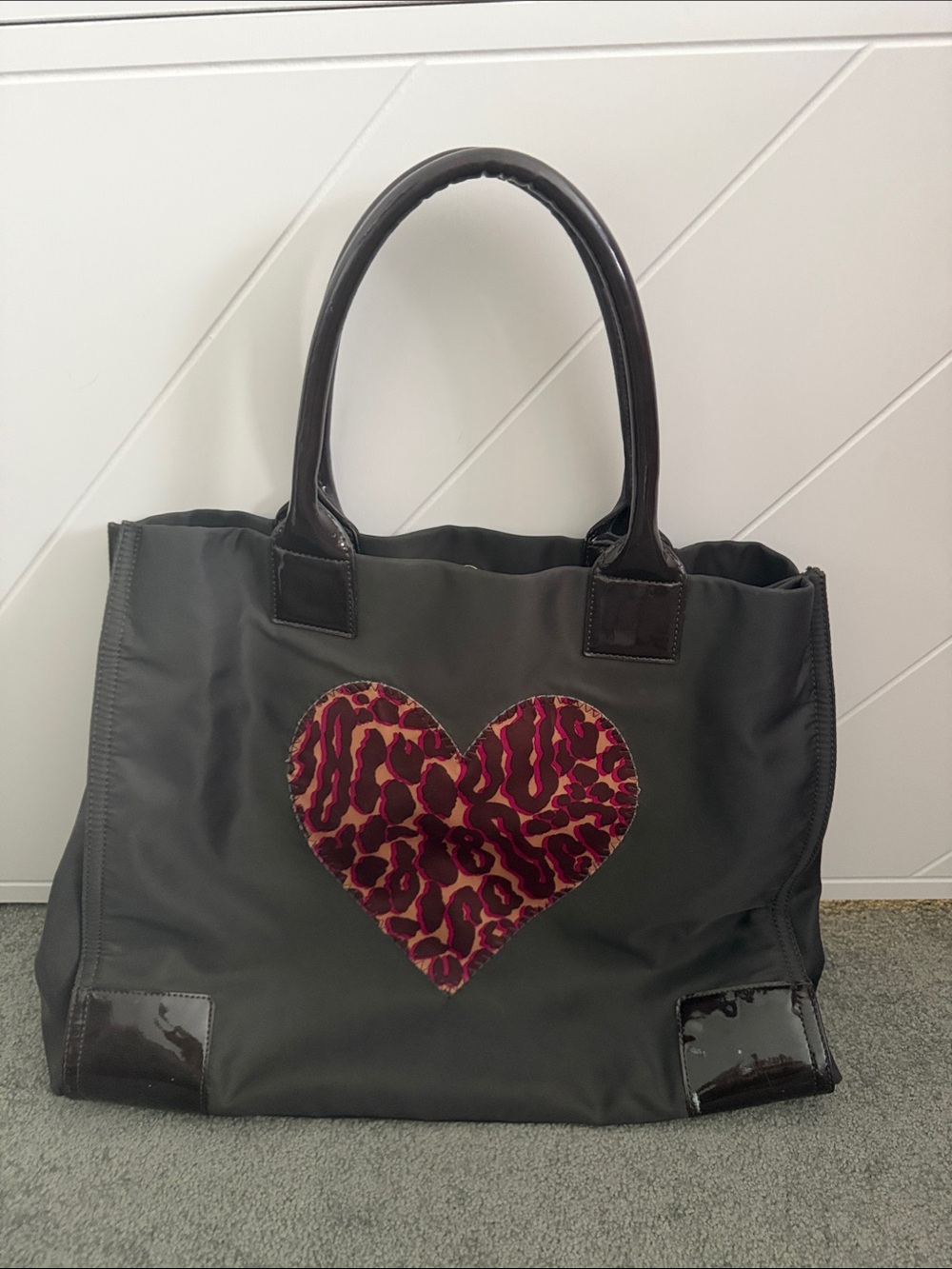 RARE Tory Burch large Ella Tote Bag with Pink Leopard Heart
